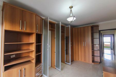 Casa à venda com 270m², 4 quartos e 6 vagas Casa à venda com 270m², 4 quartos e 6 vagasSuíte