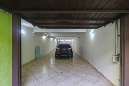 Casa à venda com 270m², 4 quartos e 6 vagas Casa à venda com 270m², 4 quartos e 6 vagasGaragem