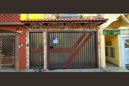 Casa à venda com 270m², 4 quartos e 6 vagas Casa à venda com 270m², 4 quartos e 6 vagasFachada + Placa