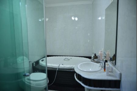 Casa à venda com 390m², 3 quartos e 3 vagasBanheiro da Suíte 3