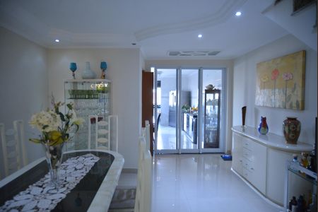 Casa à venda com 390m², 3 quartos e 3 vagasSala