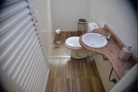 Casa à venda com 390m², 3 quartos e 3 vagasBanheiro de serviço