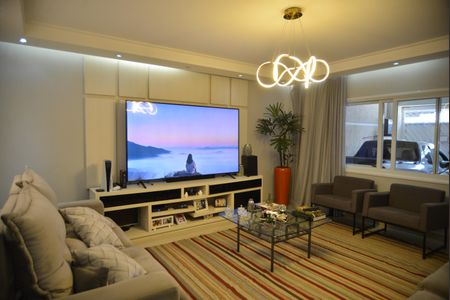 Casa à venda com 390m², 3 quartos e 3 vagasSala
