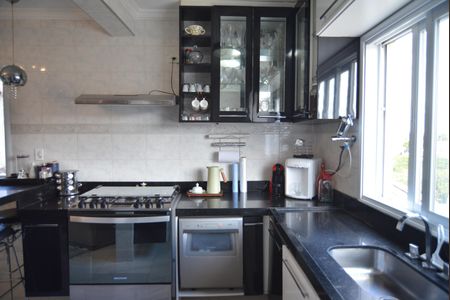 Casa à venda com 390m², 3 quartos e 3 vagasCozinha