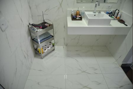 Casa à venda com 390m², 3 quartos e 3 vagasBanheiro da Suíte 2