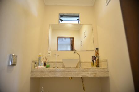 Casa à venda com 390m², 3 quartos e 3 vagasLavabo