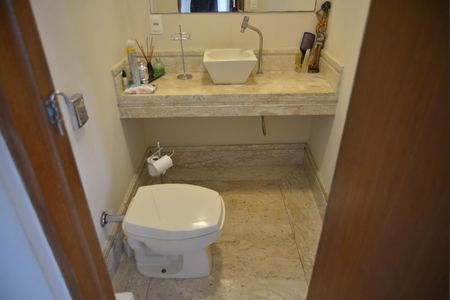 Casa à venda com 390m², 3 quartos e 3 vagasLavabo