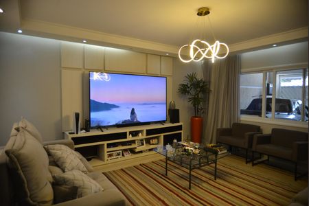 Casa à venda com 390m², 3 quartos e 3 vagasSala