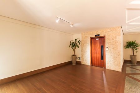 Apartamento à venda com 107m², 2 quartos e 1 vaga Apartamento à venda com 107m², 2 quartos e 1 vagaHall social