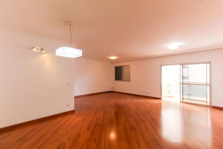 Apartamento à venda com 107m², 2 quartos e 1 vaga Apartamento à venda com 107m², 2 quartos e 1 vagaSala