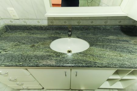 Apartamento à venda com 107m², 2 quartos e 1 vaga Apartamento à venda com 107m², 2 quartos e 1 vagaBanheiro Social