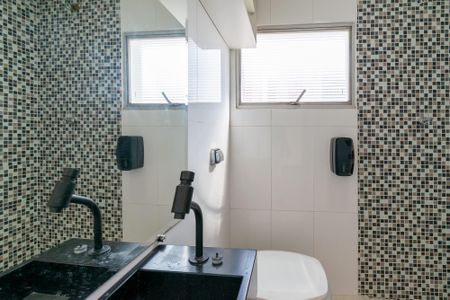 Apartamento à venda com 138m², 2 quartos e 1 vaga Apartamento à venda com 138m², 2 quartos e 1 vagaBanheiro Cobertura