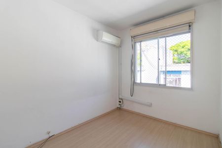 Quarto 2 de apartamento para alugar com 2 quartos, 58m² em Cristal, Porto Alegre