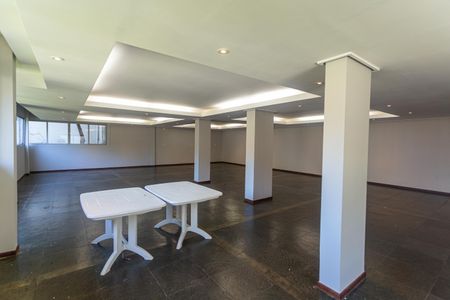 Apartamento à venda com 115m², 3 quartos e 2 vagas Apartamento à venda com 115m², 3 quartos e 2 vagasÁrea comum - Salão de festas
