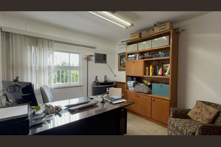 Casa à venda com 300m², 6 quartos e 3 vagas Casa à venda com 300m², 6 quartos e 3 vagasQuarto 3