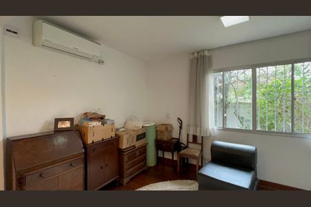 Casa à venda com 300m², 6 quartos e 3 vagas Casa à venda com 300m², 6 quartos e 3 vagasSuíte 1