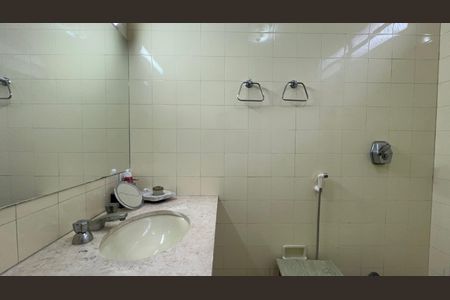 Casa à venda com 300m², 6 quartos e 3 vagas Casa à venda com 300m², 6 quartos e 3 vagasBanheiro