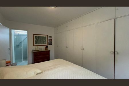 Casa à venda com 300m², 6 quartos e 3 vagas Casa à venda com 300m², 6 quartos e 3 vagasSuíte 2