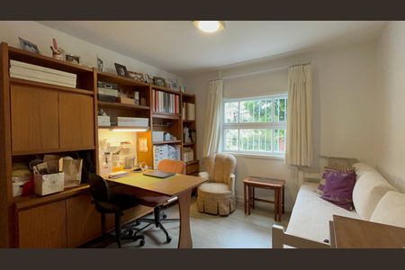 Casa à venda com 300m², 6 quartos e 3 vagas Casa à venda com 300m², 6 quartos e 3 vagasQuarto 2