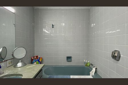 Casa à venda com 300m², 6 quartos e 3 vagas Casa à venda com 300m², 6 quartos e 3 vagasBanheiro da Suíte 2