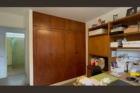 Casa à venda com 300m², 6 quartos e 3 vagas Casa à venda com 300m², 6 quartos e 3 vagasQuarto 2