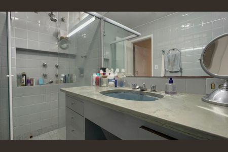 Casa à venda com 300m², 6 quartos e 3 vagas Casa à venda com 300m², 6 quartos e 3 vagasBanheiro da Suíte 2