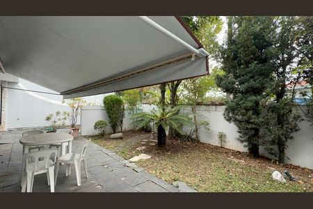 Casa à venda com 300m², 6 quartos e 3 vagas Casa à venda com 300m², 6 quartos e 3 vagasJardim