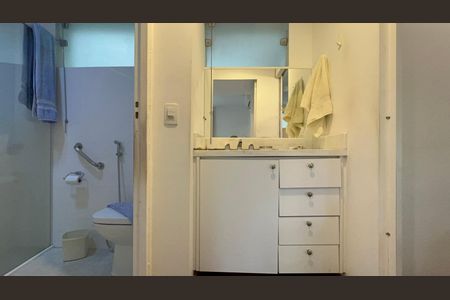 Casa à venda com 300m², 6 quartos e 3 vagas Casa à venda com 300m², 6 quartos e 3 vagasBanheiro da Suíte 1