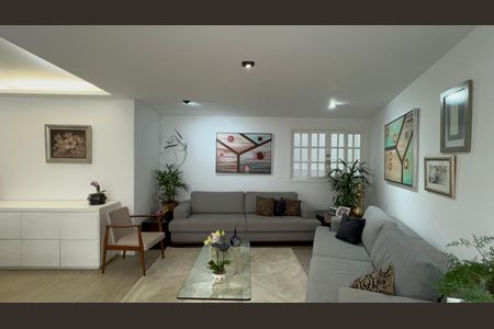 Casa à venda com 300m², 6 quartos e 3 vagas Casa à venda com 300m², 6 quartos e 3 vagasSala 2