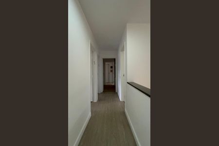 Casa à venda com 300m², 6 quartos e 3 vagas Casa à venda com 300m², 6 quartos e 3 vagasCorredor