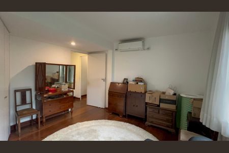 Casa à venda com 300m², 6 quartos e 3 vagas Casa à venda com 300m², 6 quartos e 3 vagasSuíte 1