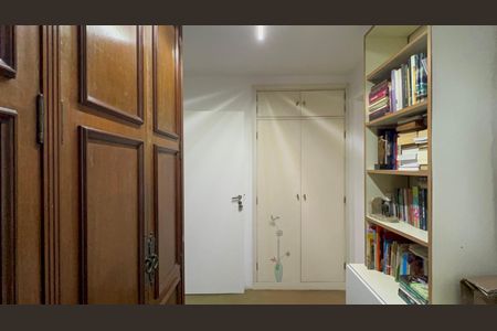 Casa à venda com 300m², 6 quartos e 3 vagas Casa à venda com 300m², 6 quartos e 3 vagasCloset da suíte 3