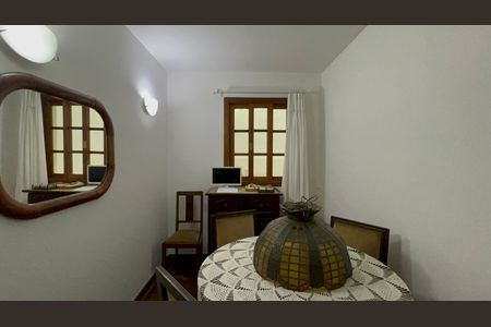 Casa à venda com 300m², 6 quartos e 3 vagas Casa à venda com 300m², 6 quartos e 3 vagasQuarto 1