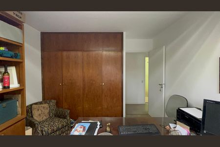 Casa à venda com 300m², 6 quartos e 3 vagas Casa à venda com 300m², 6 quartos e 3 vagasQuarto 3