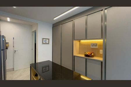 Casa à venda com 300m², 6 quartos e 3 vagas Casa à venda com 300m², 6 quartos e 3 vagasCozinha