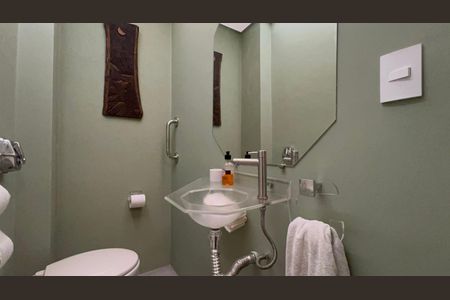 Casa à venda com 300m², 6 quartos e 3 vagas Casa à venda com 300m², 6 quartos e 3 vagasLavabo