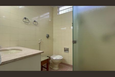 Casa à venda com 300m², 6 quartos e 3 vagas Casa à venda com 300m², 6 quartos e 3 vagasBanheiro