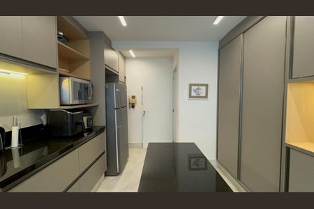 Casa à venda com 300m², 6 quartos e 3 vagas Casa à venda com 300m², 6 quartos e 3 vagasCozinha