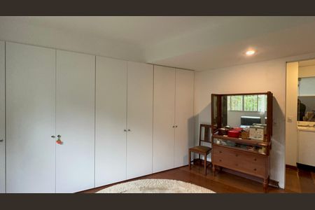 Casa à venda com 300m², 6 quartos e 3 vagas Casa à venda com 300m², 6 quartos e 3 vagasSuíte 1