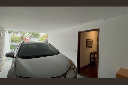 Casa à venda com 300m², 6 quartos e 3 vagas Casa à venda com 300m², 6 quartos e 3 vagasGaragem