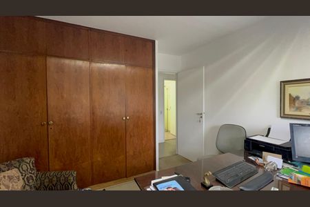 Casa à venda com 300m², 6 quartos e 3 vagas Casa à venda com 300m², 6 quartos e 3 vagasQuarto 3