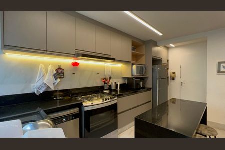 Casa à venda com 300m², 6 quartos e 3 vagas Casa à venda com 300m², 6 quartos e 3 vagasCozinha