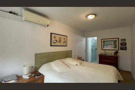 Casa à venda com 300m², 6 quartos e 3 vagas Casa à venda com 300m², 6 quartos e 3 vagasSuíte 2