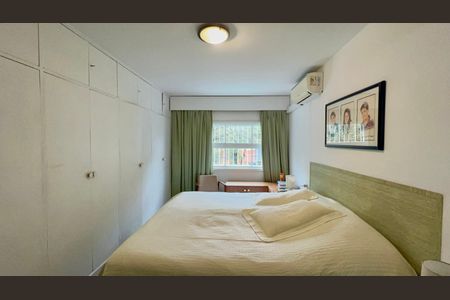 Casa à venda com 300m², 6 quartos e 3 vagas Casa à venda com 300m², 6 quartos e 3 vagasSuíte 2