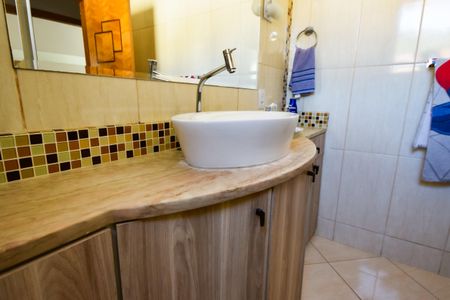 Casa de condomínio à venda com 132m², 3 quartos e 4 vagas Casa de condomínio à venda com 132m², 3 quartos e 4 vagasBanheiro Social