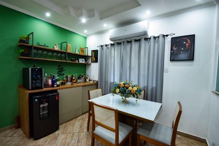 Casa de condomínio à venda com 132m², 3 quartos e 4 vagas Casa de condomínio à venda com 132m², 3 quartos e 4 vagasSala