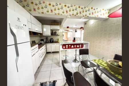 Apartamento à venda com 110m², 3 quartos e 2 vagas Apartamento à venda com 110m², 3 quartos e 2 vagasCozinha