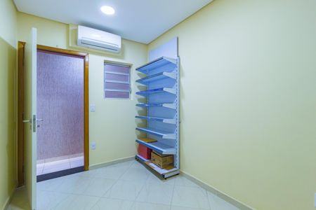 Casa à venda com 420m², 8 quartos e 4 vagas Casa à venda com 420m², 8 quartos e 4 vagasQuarto 5