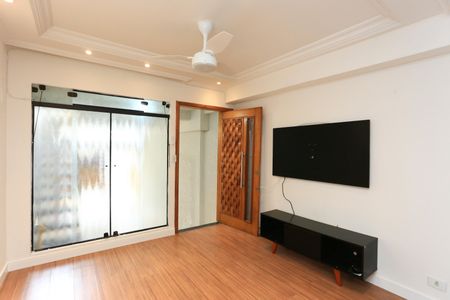 Sala de casa para alugar com 2 quartos, 140m² em Jardim Bom Tempo, Taboão da Serra