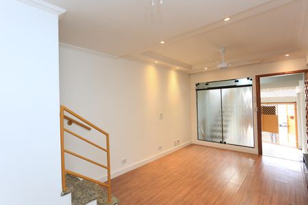 Sala  de casa para alugar com 2 quartos, 140m² em Jardim Bom Tempo, Taboão da Serra